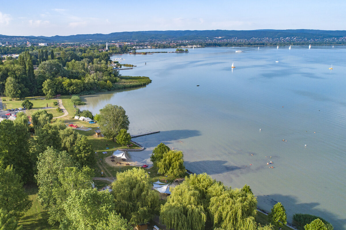 keszthely-helikon-strand-csodalatosbalaton-dron-1200x800