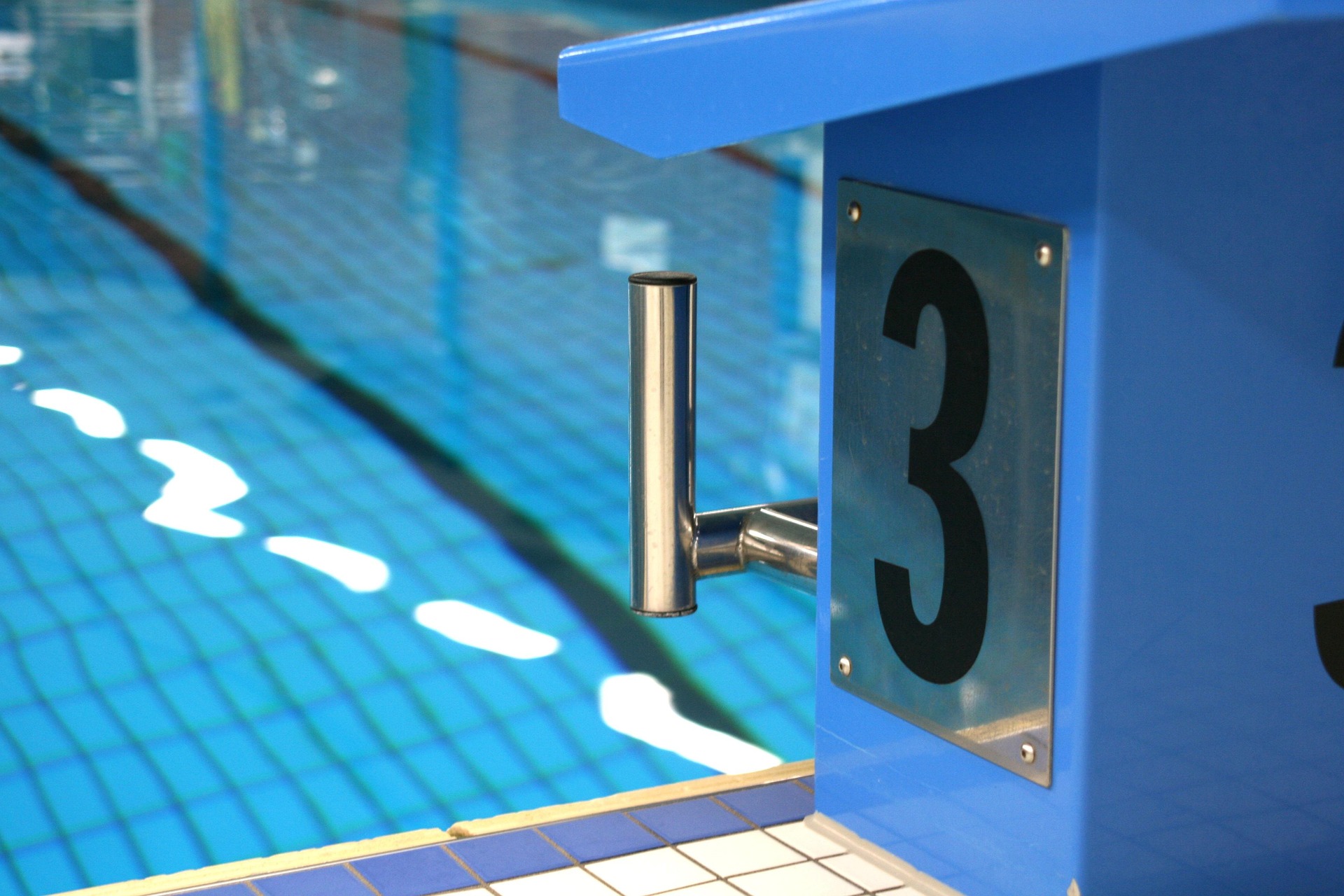 henning_w-swimming-pool-3998070_1920