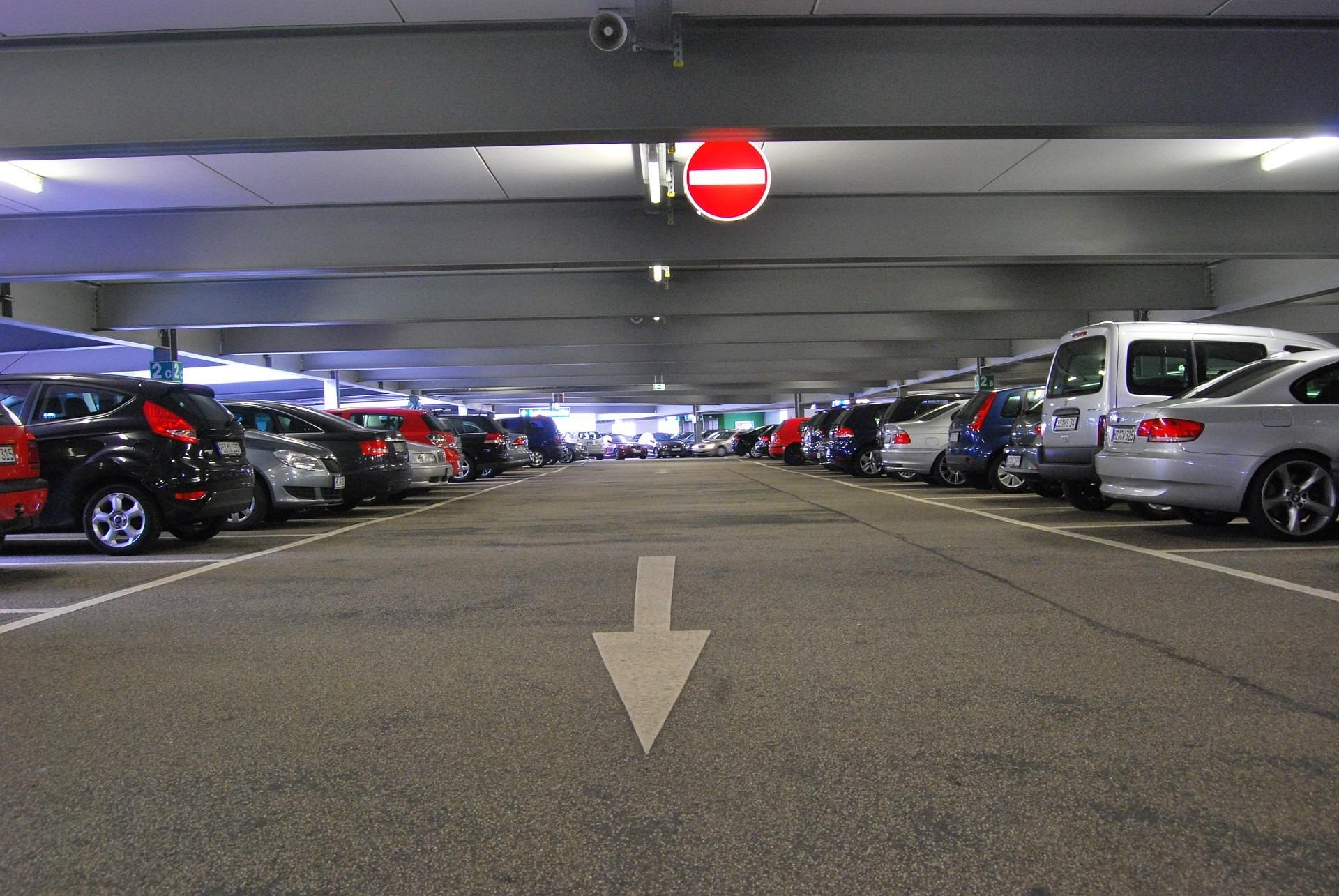 publicdomainpictures-parking-219767_1920